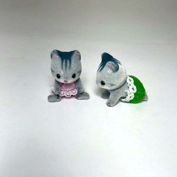 Sylvanian Families Calico Critters - Harvey Grey Cat Twin Babies - Retired - Picture 1 of 3